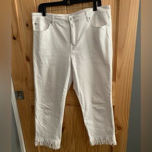 White cropped jeans with fringe hem